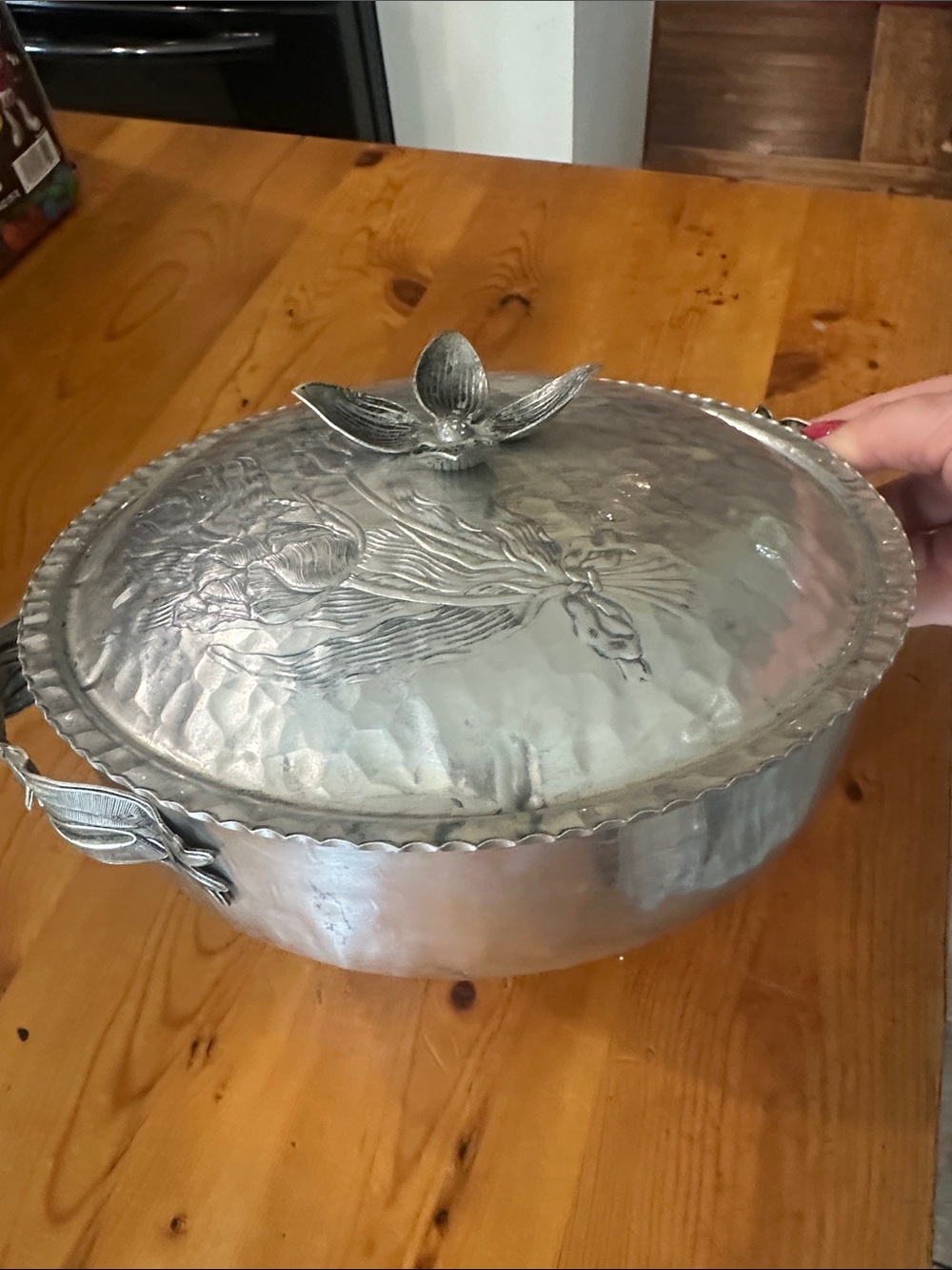 Vintage Hammered Aluminum Covered Tulip Casserole Dish